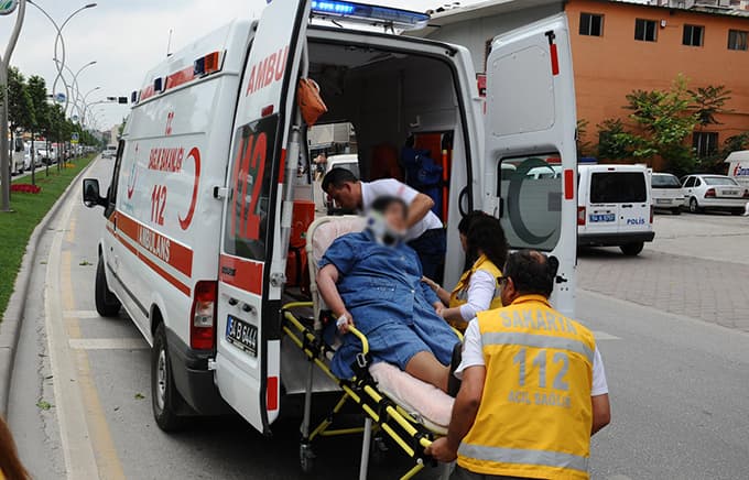 Orhan Gazi Caddesi'nde trafik kazası: 4 yaralı