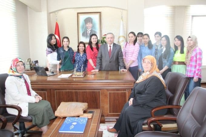 Kazak öğrencilerden Müftü Serenli'ye ziyaret