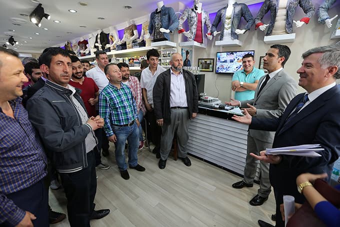 Bölge esnafı imza topladı: 'trafiğe kapatılsın!' dedi