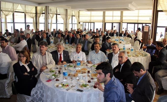 Kurtulmuş Sakarya'da STK'larla buluştu