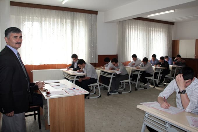 BBS'de binlerce öğrenci ter döktü