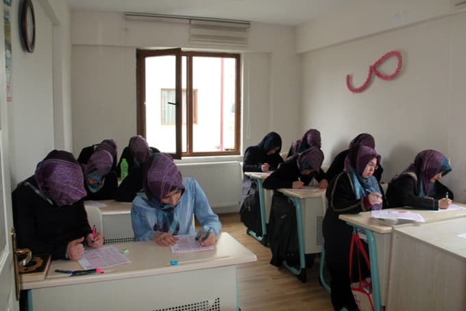 BBS'de binlerce öğrenci ter döktü