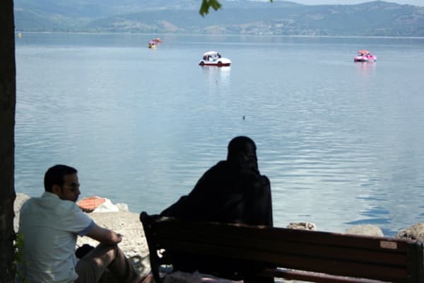 Arapların Sapanca sefasına deniz bisikleti yetişmiyor