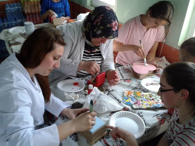 Karaçam'ın öğrencilerinin çoğu sanat ve sporla ilgileniyor