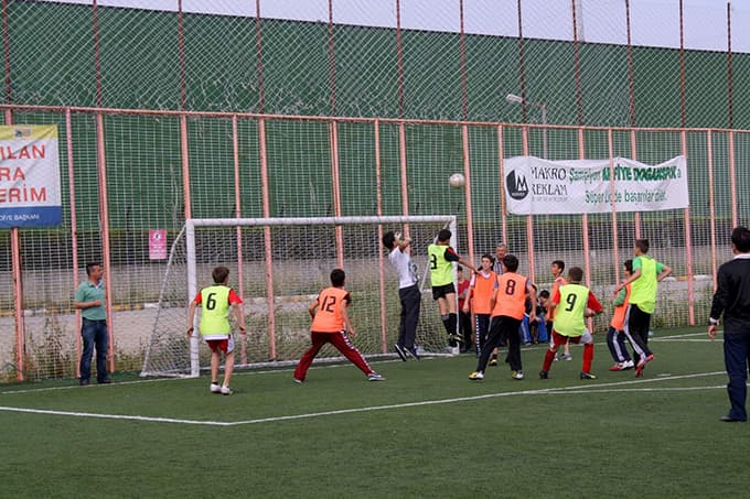 Üzeriyer Garih Ortaokulu turnuvada şampiyon oldu