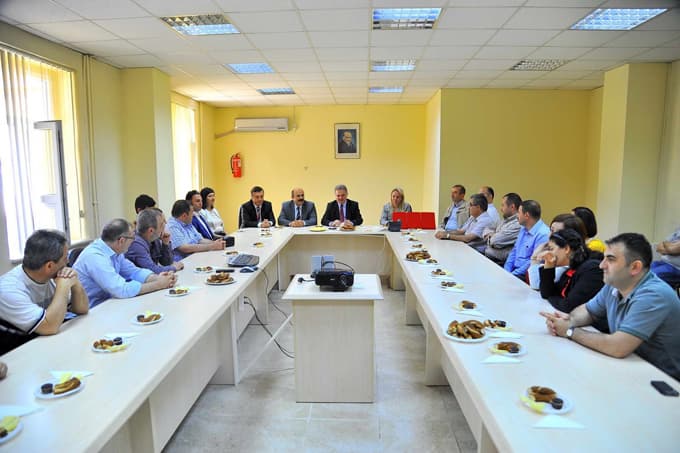 SAÜ Eğitim Fakültesi ve Hendek MYO'da devir teslim