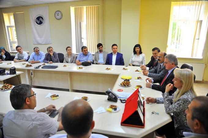 SAÜ Eğitim Fakültesi ve Hendek MYO'da devir teslim