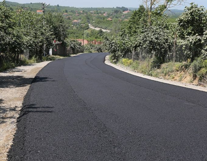 Şehrin kuzeyinde sıcak asfalt sevinci