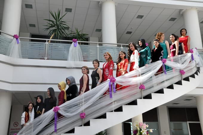 Adapazarı Kız Meslek Lisesi öğrencilerinden SATSO'da defile