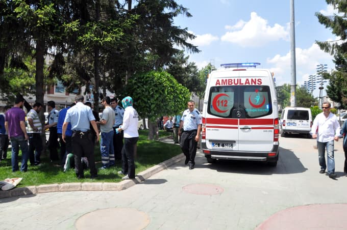 Kendine zarar veren kadını polis zor sakinleştirdi