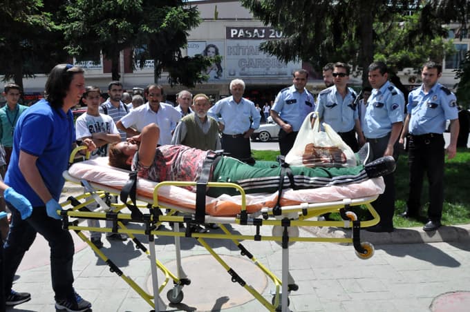 Kendine zarar veren kadını polis zor sakinleştirdi
