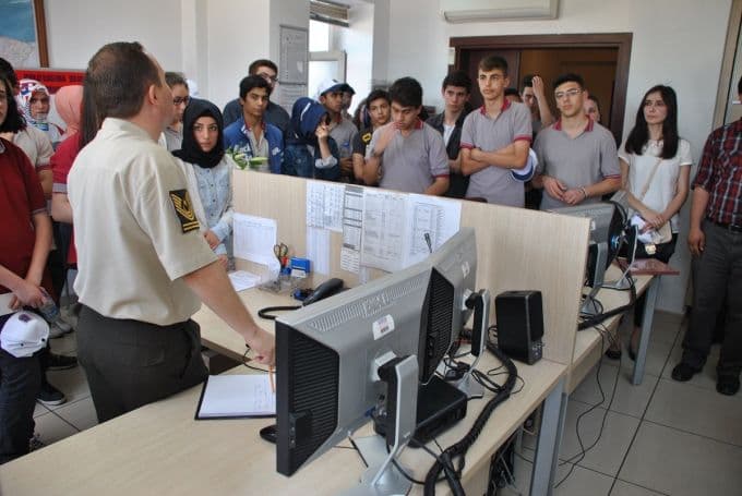 Öğrenciler İl Jandarma Komutanlığı'nı gezdi