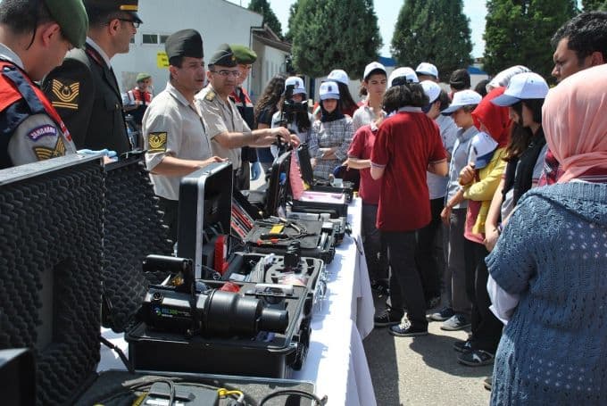 Öğrenciler İl Jandarma Komutanlığı'nı gezdi