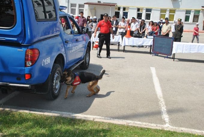 Öğrenciler İl Jandarma Komutanlığı'nı gezdi
