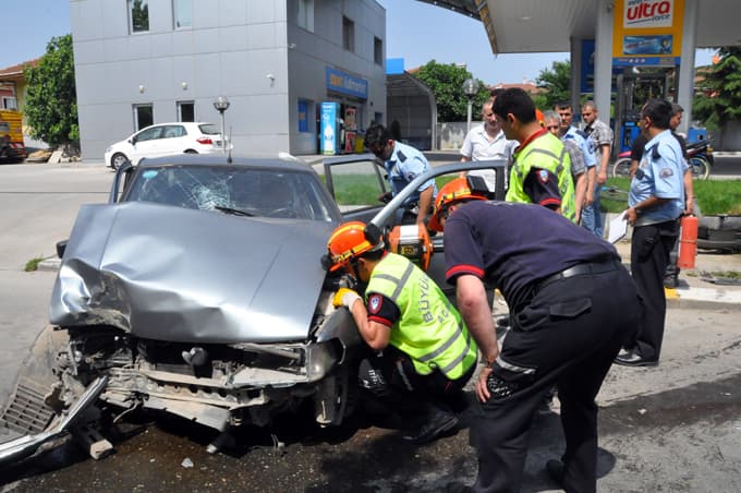 Trafik kazasında 2 kişi yaralandı