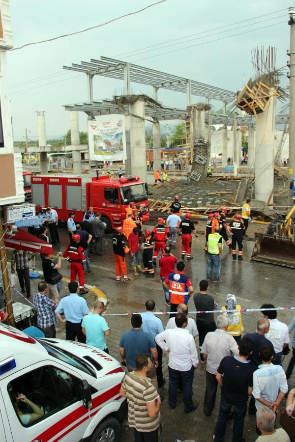 Arifiye'de YHT istasyonu çöktü!