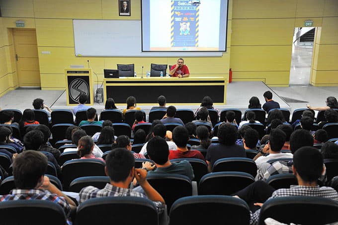 Senarist Selçuk Aydemir SAÜ'de söyleşiye katıldı