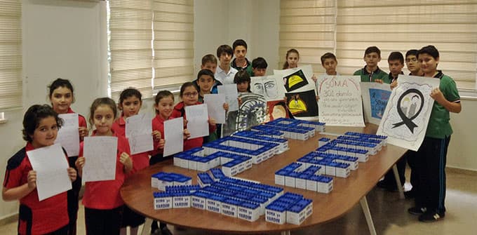 Somalı çocuklarla bayramlıklarını paylaştılar