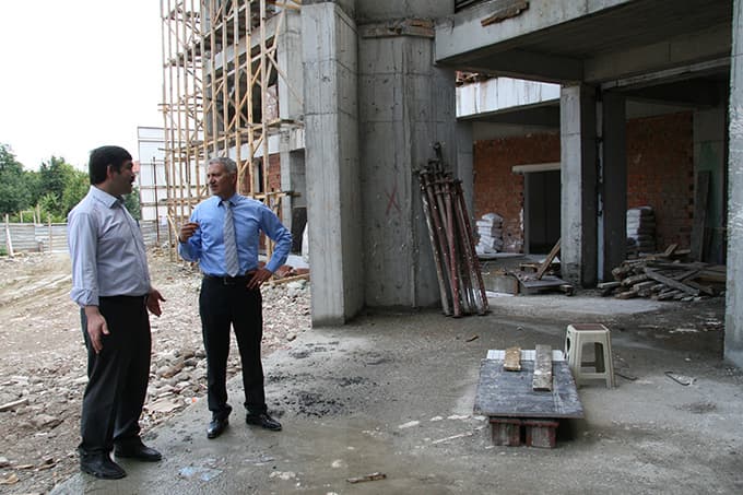 Başkan Dişli, okul inşaatında incelemeler yaptı
