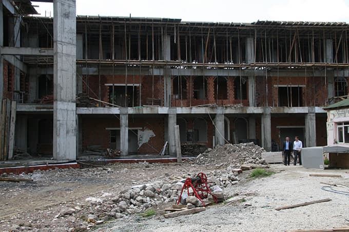 Başkan Dişli, okul inşaatında incelemeler yaptı