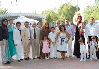 <p align="center"><font face="verdana,geneva" size="2">Bedir ailesi, cemiyette tam kadro hazır bulundu.</font></p>