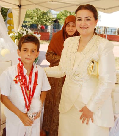 <p align="center"><font face="verdana,geneva" size="2">Halası Zeynep, her zaman Kerem'in yanında idi.</font></p>