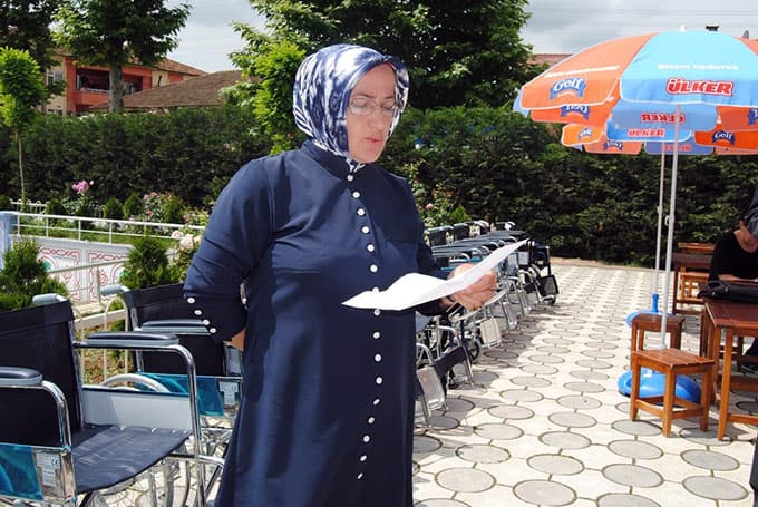 Kaynarca'da engellilere tekerlekli sandalye yardımı