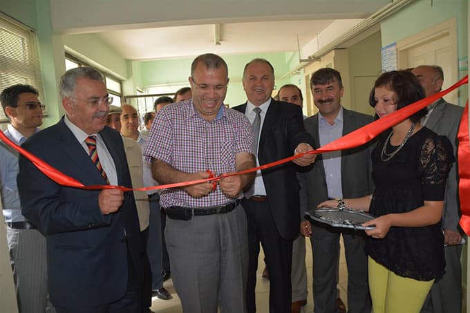 Pamukova HEM kursiyerlerinin el işi sergisi açıldı