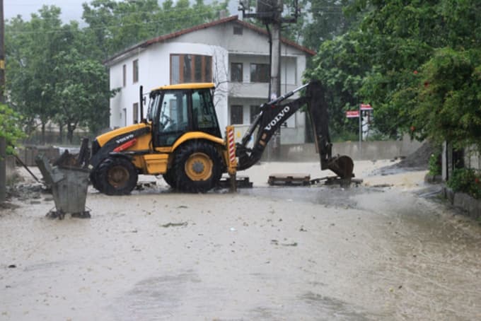 Sapanca İlçesi adeta sular altında kaldı!