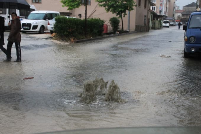 Sapanca İlçesi adeta sular altında kaldı!