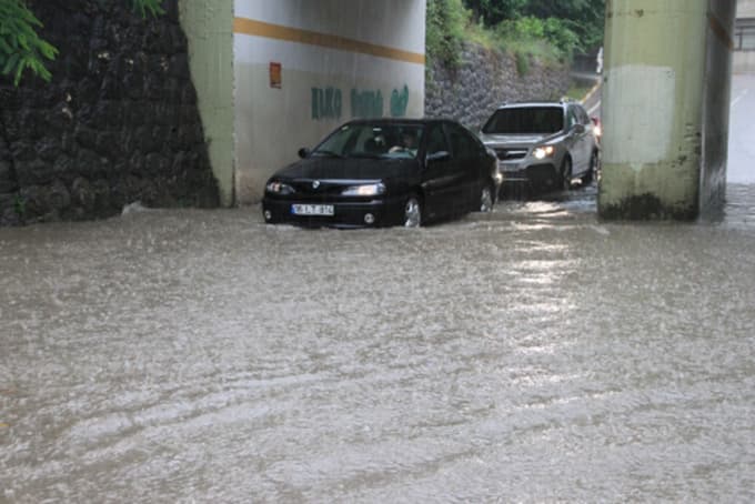 Sapanca İlçesi adeta sular altında kaldı!