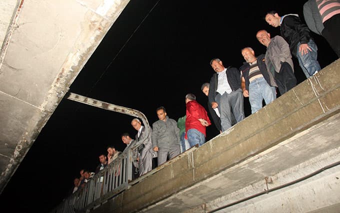 Otomobil köprüden uçtu: 1 ölü