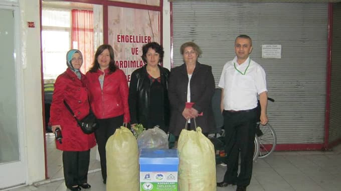 Engelliler yararına '1 ton' mavi kapak topladılar