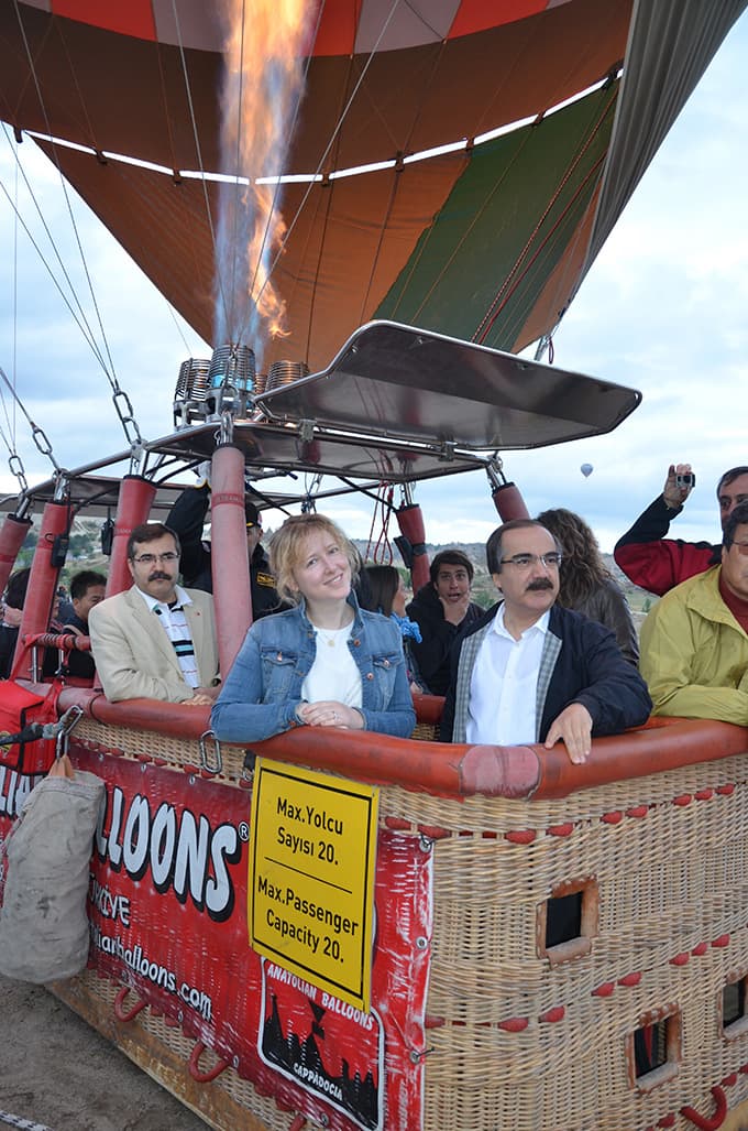 Sakarya Valisi Coş, yeni görevi öncesi balon turu yaptı