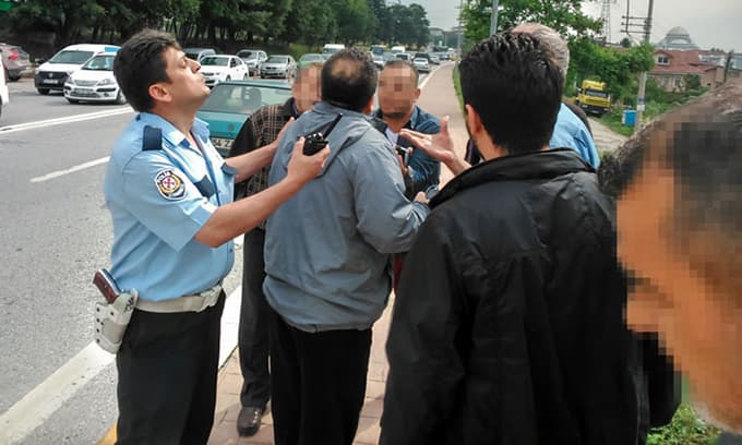 SAÜ'de fahri müfettiş ile 'Çekme kardeşim!' kavgası