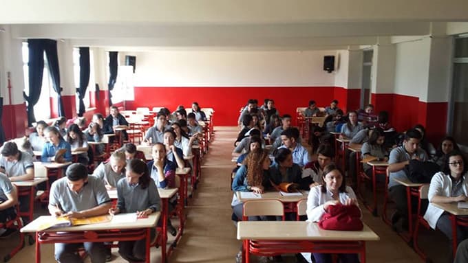 Liselilere 'doğru meslek seçimi' semineri verildi