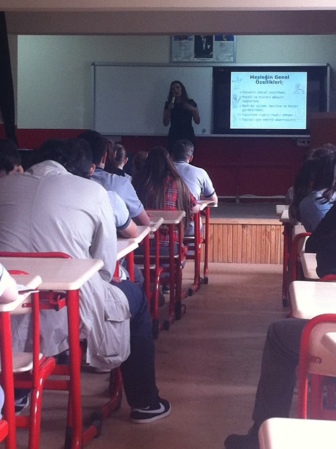 Liselilere 'doğru meslek seçimi' semineri verildi