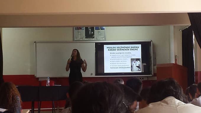 Liselilere 'doğru meslek seçimi' semineri verildi