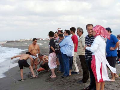 Karadeniz'de Aile Faciası: Baba Boğuldu, Oğlu Kayıp