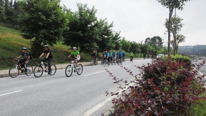 Bisiklet tutkunları, Serdivan Gölpark'a pedal çevirdi