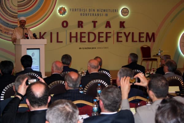 "İlahiyat fakültelerinde İslam dünyasını anlatan derslerden mahrumuz"