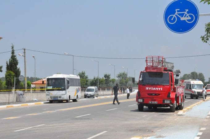 Maaşlarını alamayan işçiler, okulu ateşe verdi!