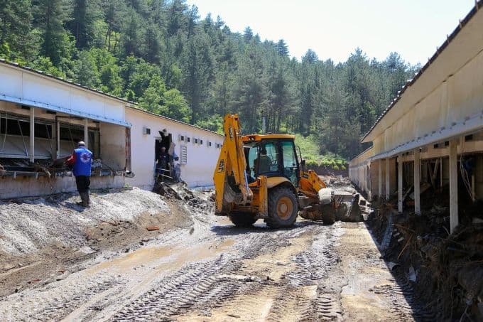 Geyve, sel felaketinin yaralarını sarıyor