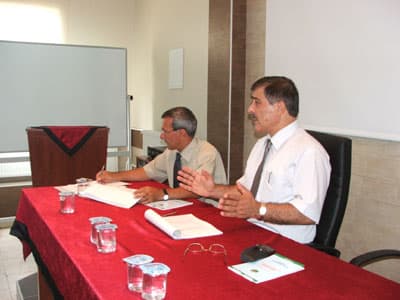 <p><font face="verdana,geneva" size="2">SEDAŞ Genel M&uuml;d&uuml;r&uuml; Yunus Bekircan, planlama, proje&nbsp; ve yatırımlardan sorumlu M&uuml;d&uuml;r ve M&uuml;d&uuml;r yardımcıları ile İl İşletme M&uuml;d&uuml;rleri d&uuml;zeyinde yatırımların ger&ccedil;ekleşme d&uuml;zeyi konusunda ve yapılacak işlerin arttırılması ile ilgili firma temsilcileri ile toplantı d&uuml;zenlediklerini, K&Ouml;YDES ve BELDES <font color="#cc0000">&ldquo;K&ouml;yleri ve Belediyeleri Destekleme Projesi&rdquo;</font> kapsamında yapılan yatırım ve bununla ilgili taahh&uuml;tlerini kısa s&uuml;rede yerine getirmeleri konusunda firmaların hassasiyet g&ouml;stermesini istediklerini belirtti.<br /><br />Yunus Bekircan, <font color="#cc0000">&quot;Firmaların talepleri ve &ouml;nerilerini alırken, firmaların performanslarını arttırmaları ve Tesis yatırım programında yer alan işlerini, ayrıca&nbsp; K&ouml;ydes ve Beldes Projesi kapsamındaki işlerini s&ouml;zleşme s&uuml;releri i&ccedil;inde ve 2009 yılına sarkmayacak şekilde bitirmelerini istedik. Şehir Şebekeleri, K&ouml;y Şebekeleri ve Dağıtım Hatları Projeleri ile Makine te&ccedil;hizat i&ccedil;in tahsis edilen &ouml;deneklerin tamamı yıl sonuna kadar yatırıma d&ouml;n&uuml;şecek&quot;</font> dedi.</font></p>
