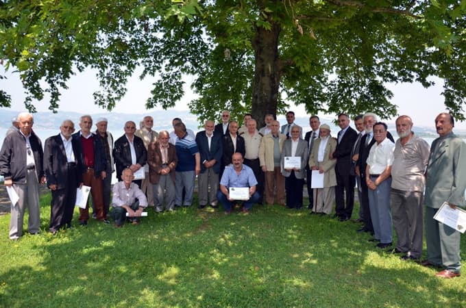 Sapanca Jandarma Komutanlığı'ndan yaşlı çınarlara yemek