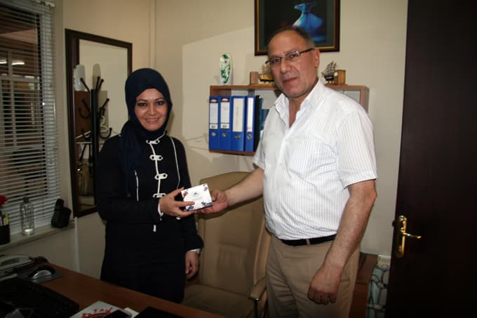 Başkan Vekili Erol Aydın, personele kandil simidi dağıttı