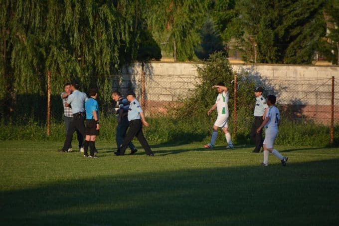 Amatör futbol maçında arbede