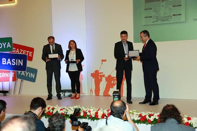 Gazeteci Bulut, ödülünü TBMM'de aldı