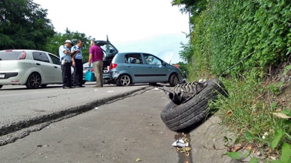 İki otomobil çarpıştı: 2'si çocuk 5 yaralı