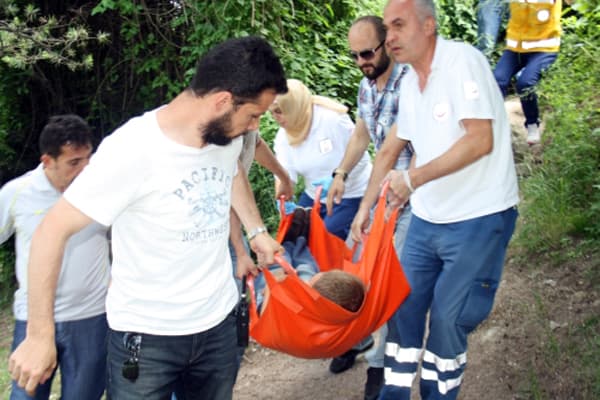 Uyuşturucu alıp fenalaşan genç hastaneye kaldırıldı